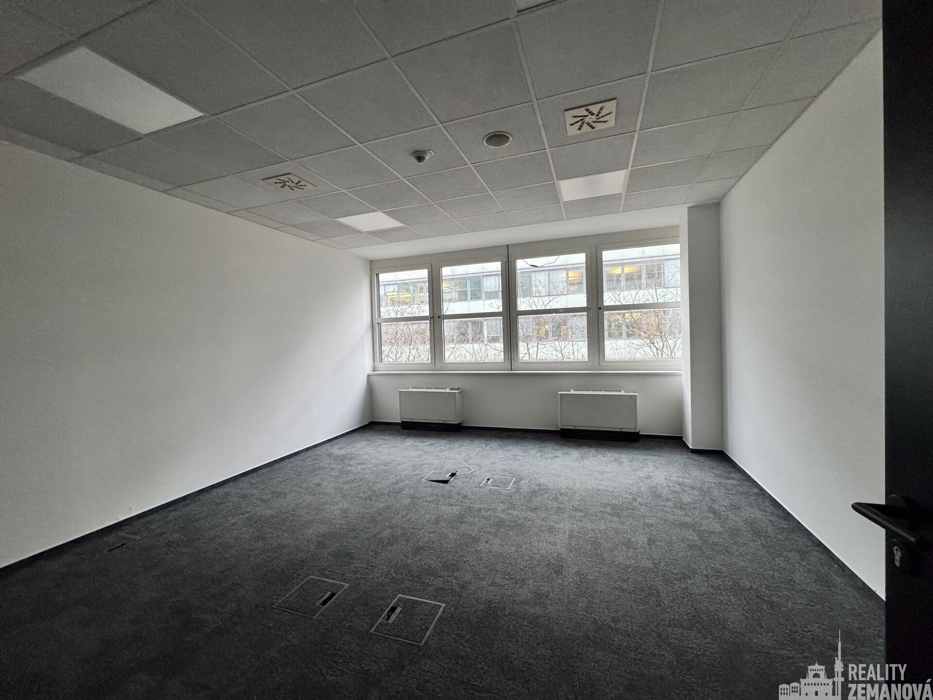 Pronájem komerčního prostoru 740 m² - foto 8