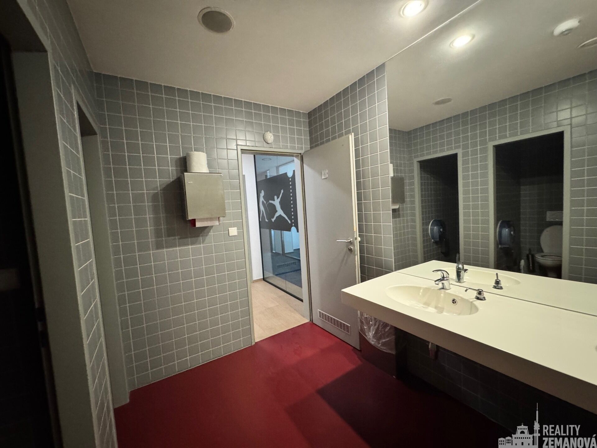 Pronájem komerčního prostoru 740 m² - foto 9