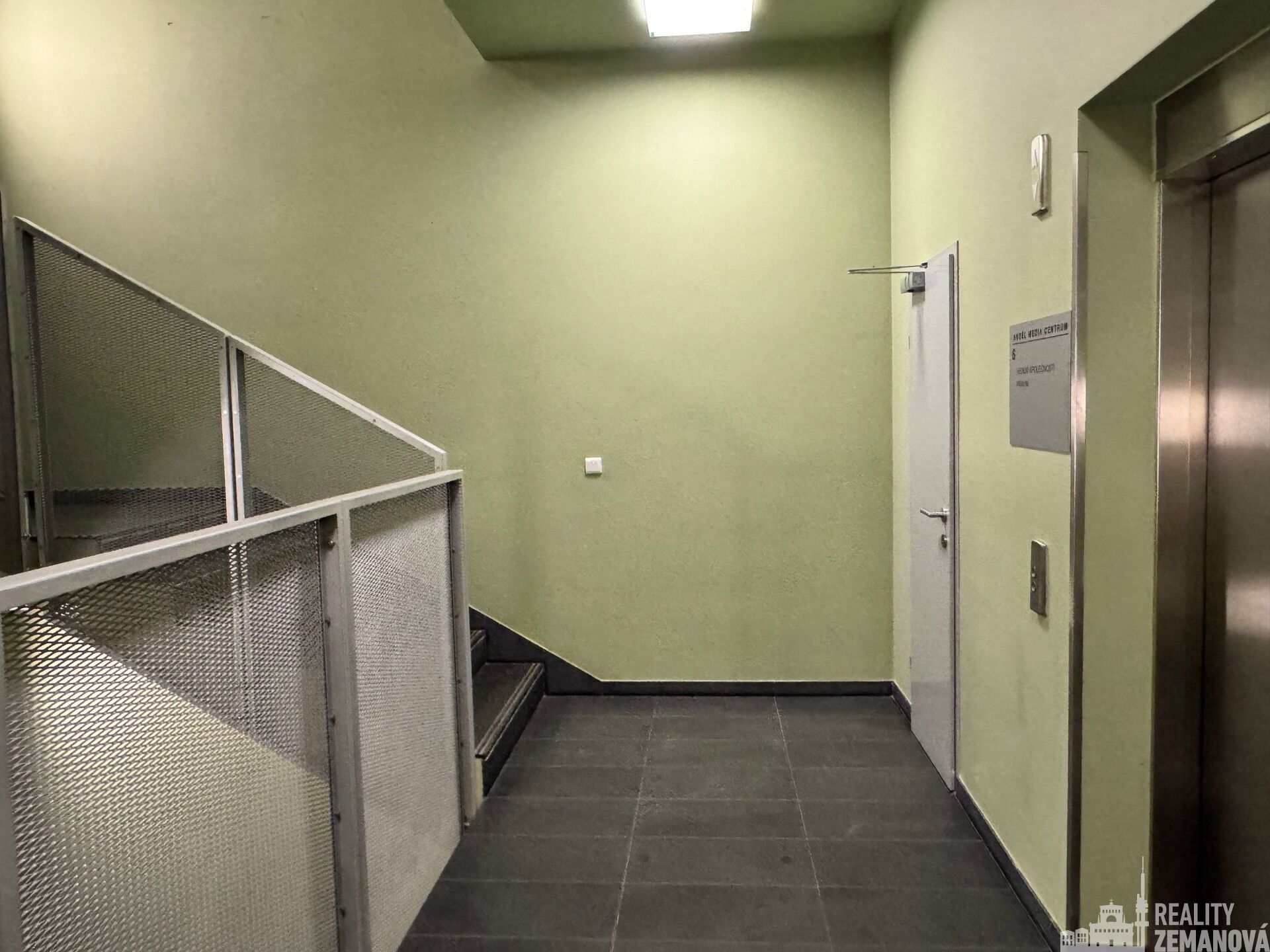 Pronájem komerčního prostoru 740 m² - foto 17