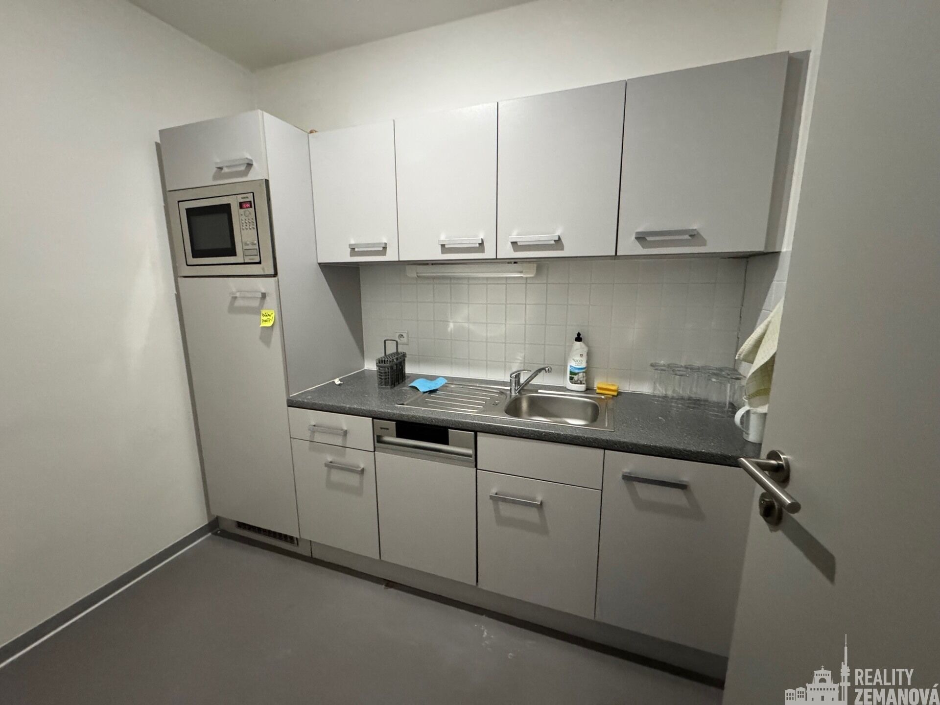Pronájem komerčního prostoru 740 m² - foto 19