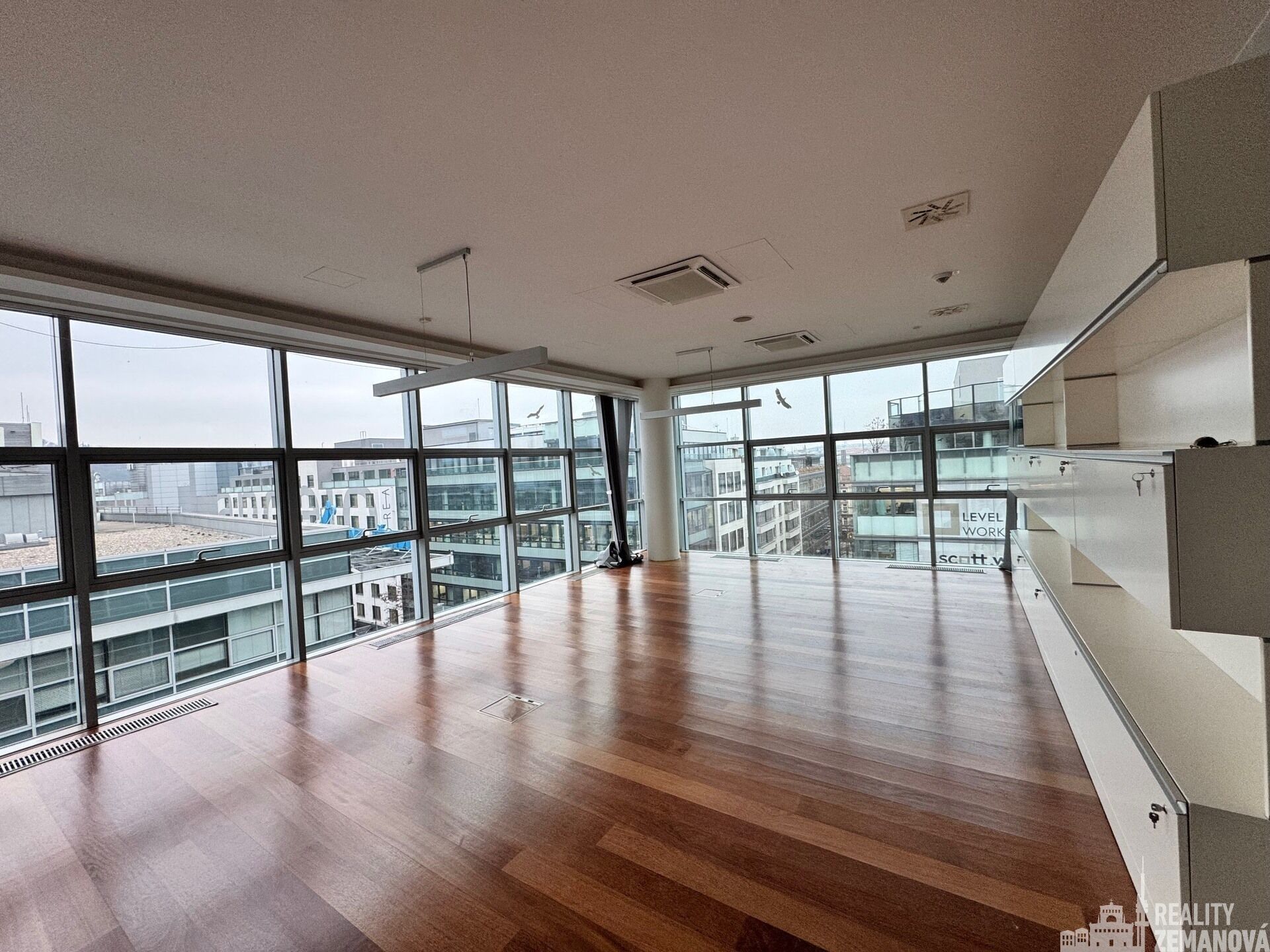Pronájem komerčního prostoru 469 m² - foto 1