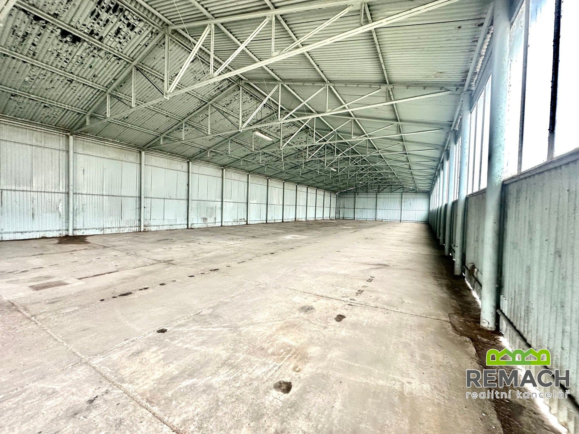 Pronájem komerčního prostoru 660 m² - foto 4