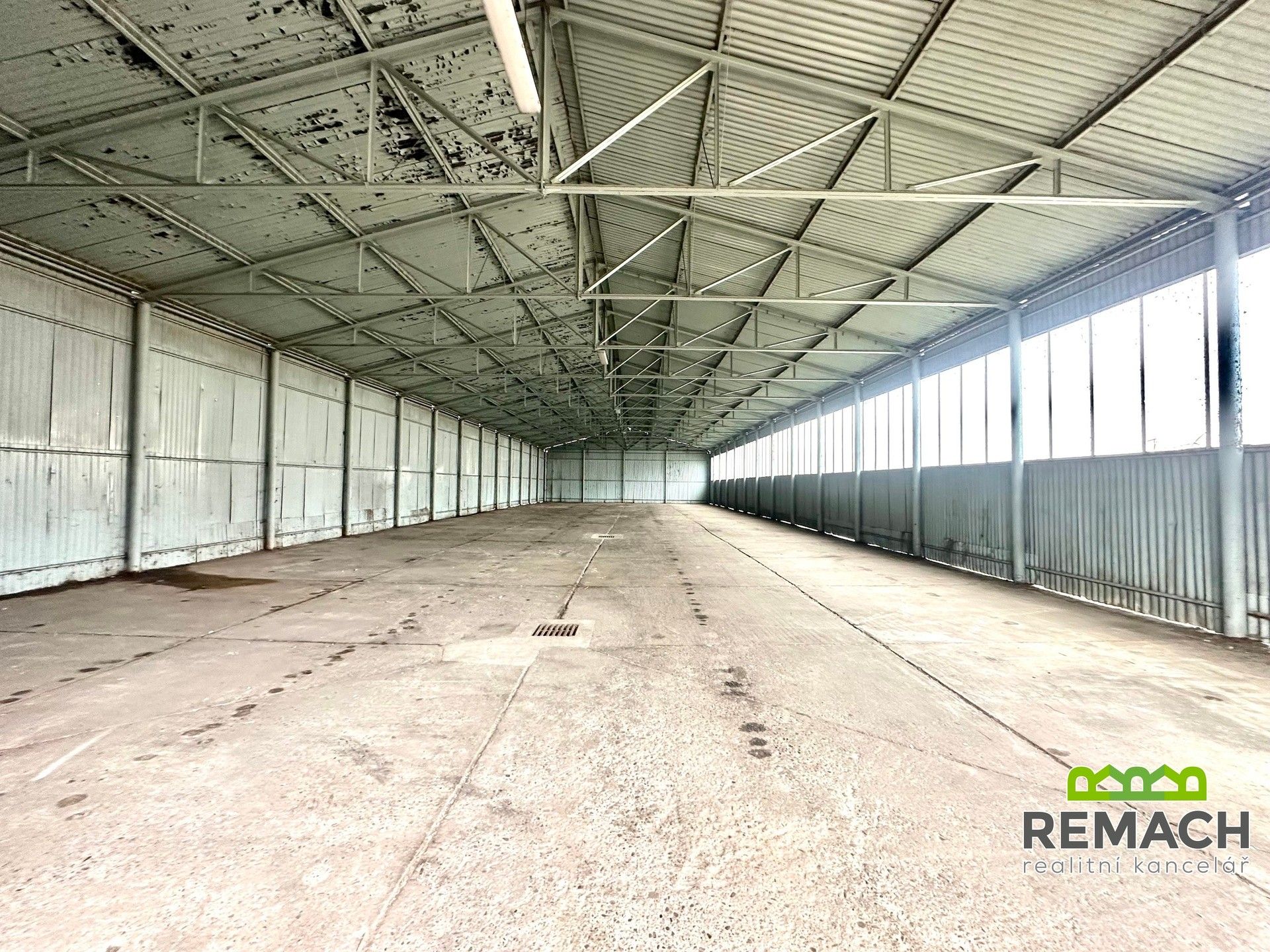 Pronájem komerčního prostoru 660 m² - foto 3