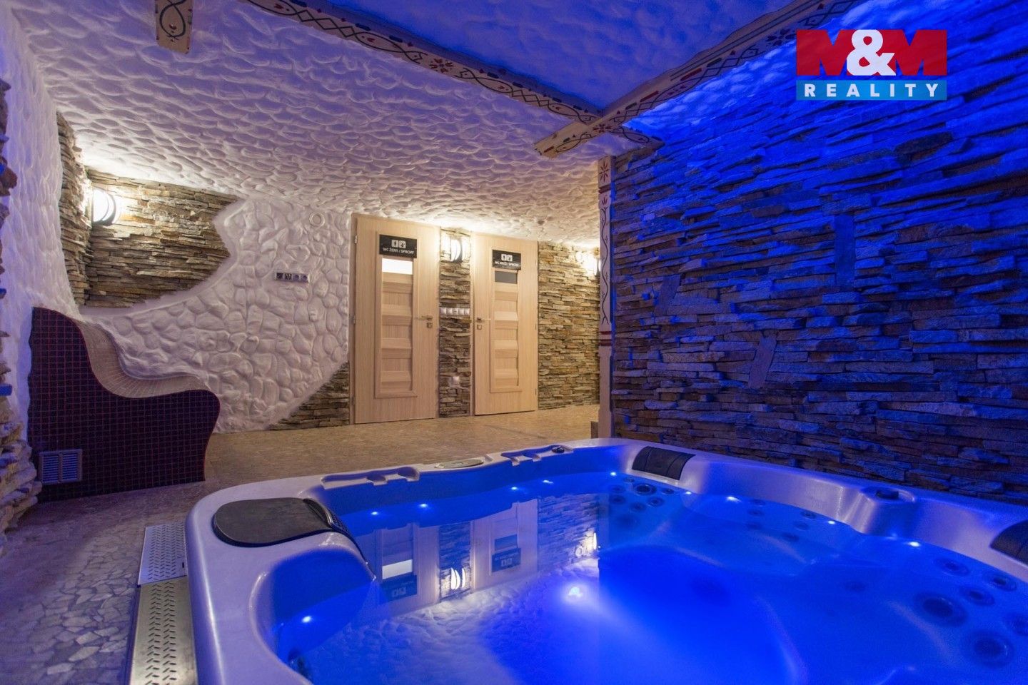 Prodej komerčního prostoru 1150 m² - foto 40