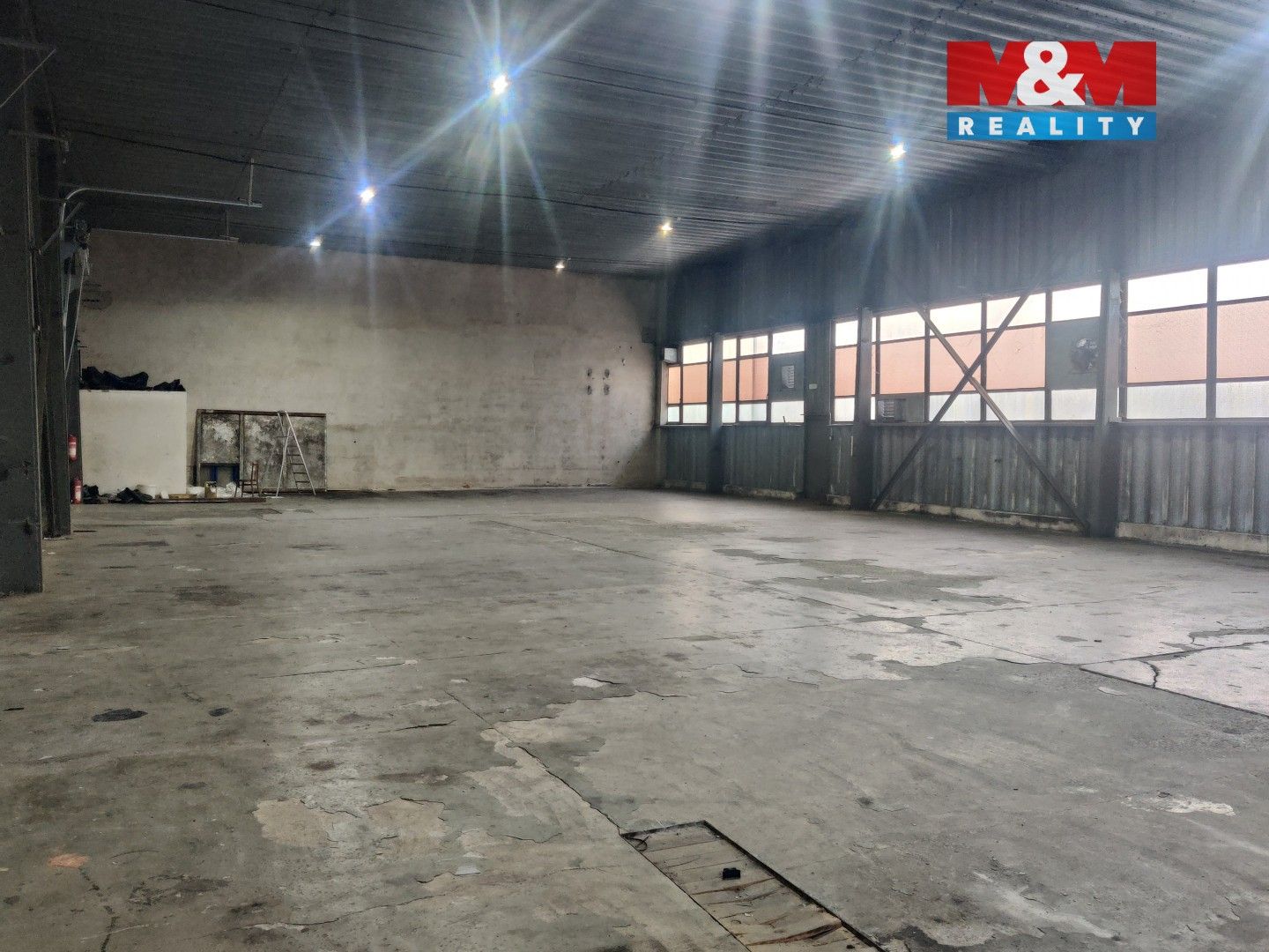 Pronájem komerčního prostoru 1100 m² - foto 4