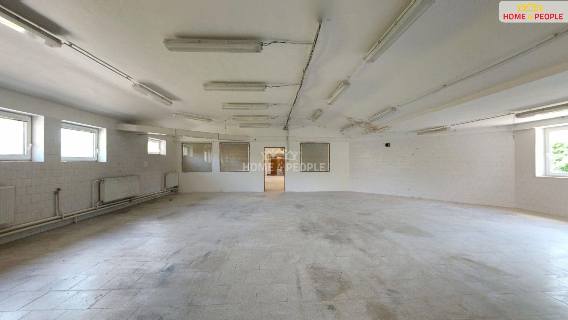 Pronájem komerčního prostoru 985 m² - foto 10