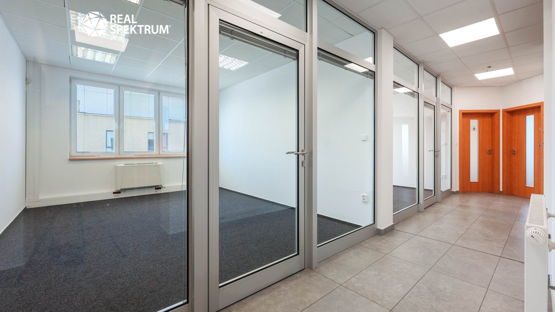 Pronájem komerčního prostoru 684 m² - foto 7
