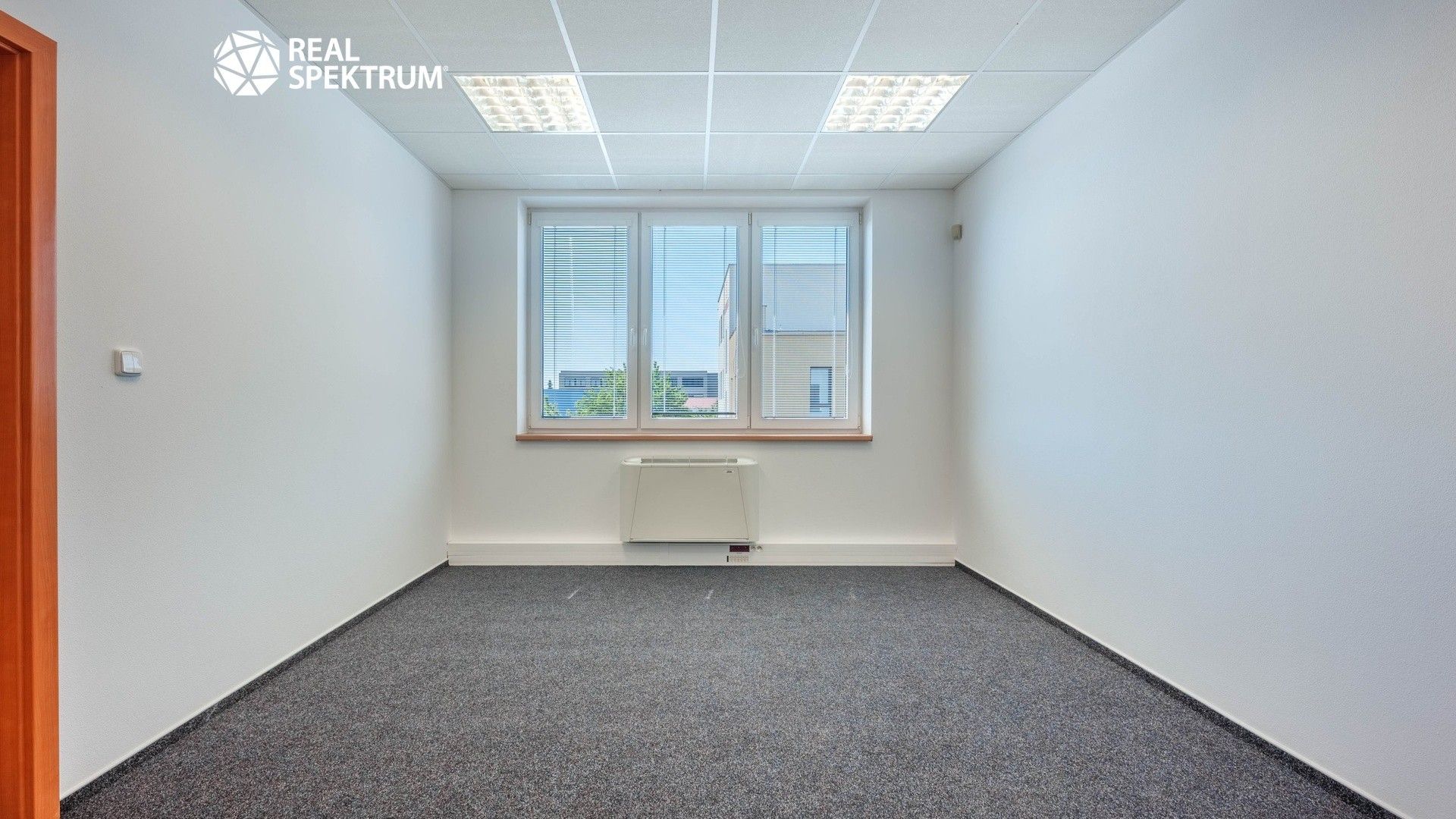 Pronájem komerčního prostoru 684 m² - foto 11