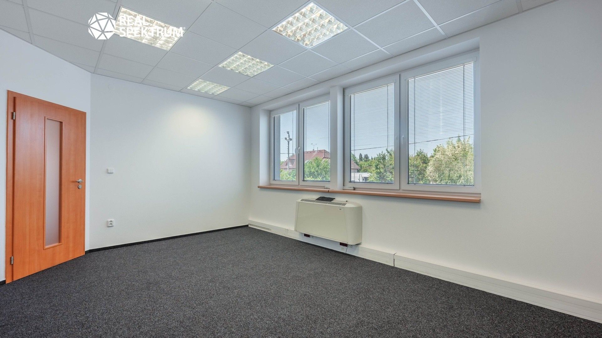 Pronájem komerčního prostoru 684 m² - foto 12
