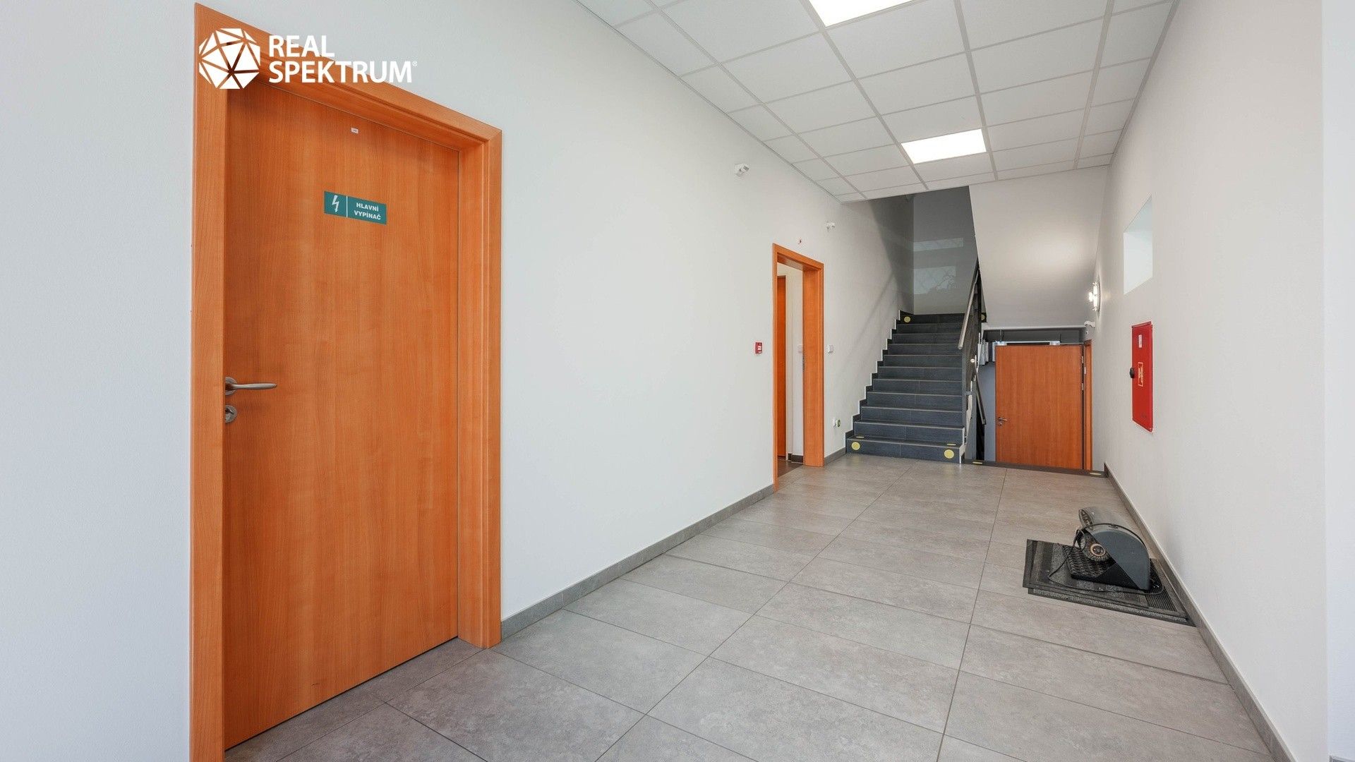 Pronájem komerčního prostoru 684 m² - foto 22
