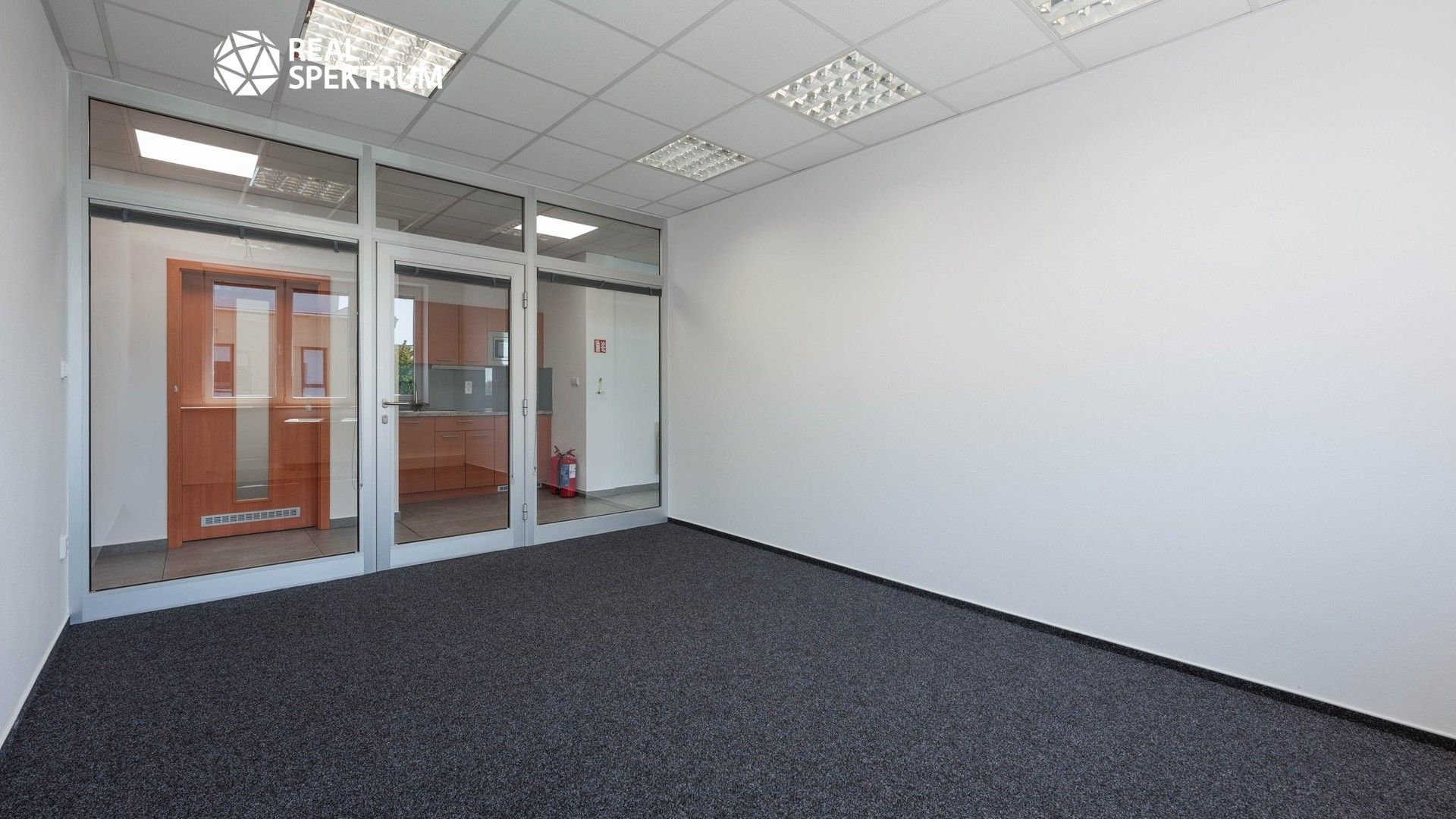 Pronájem komerčního prostoru 684 m² - foto 18