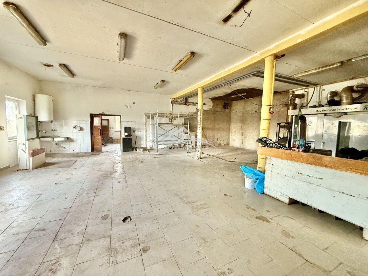 Pronájem komerčního prostoru 272 m² - foto 4