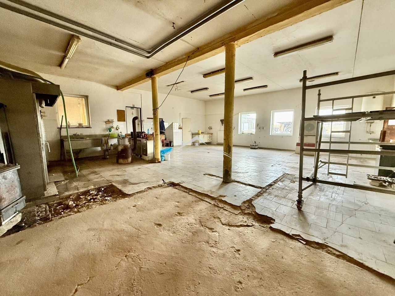 Pronájem komerčního prostoru 272 m² - foto 3