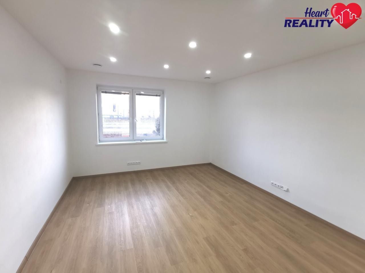 Pronájem bytu 2+1 61 m² - foto 3