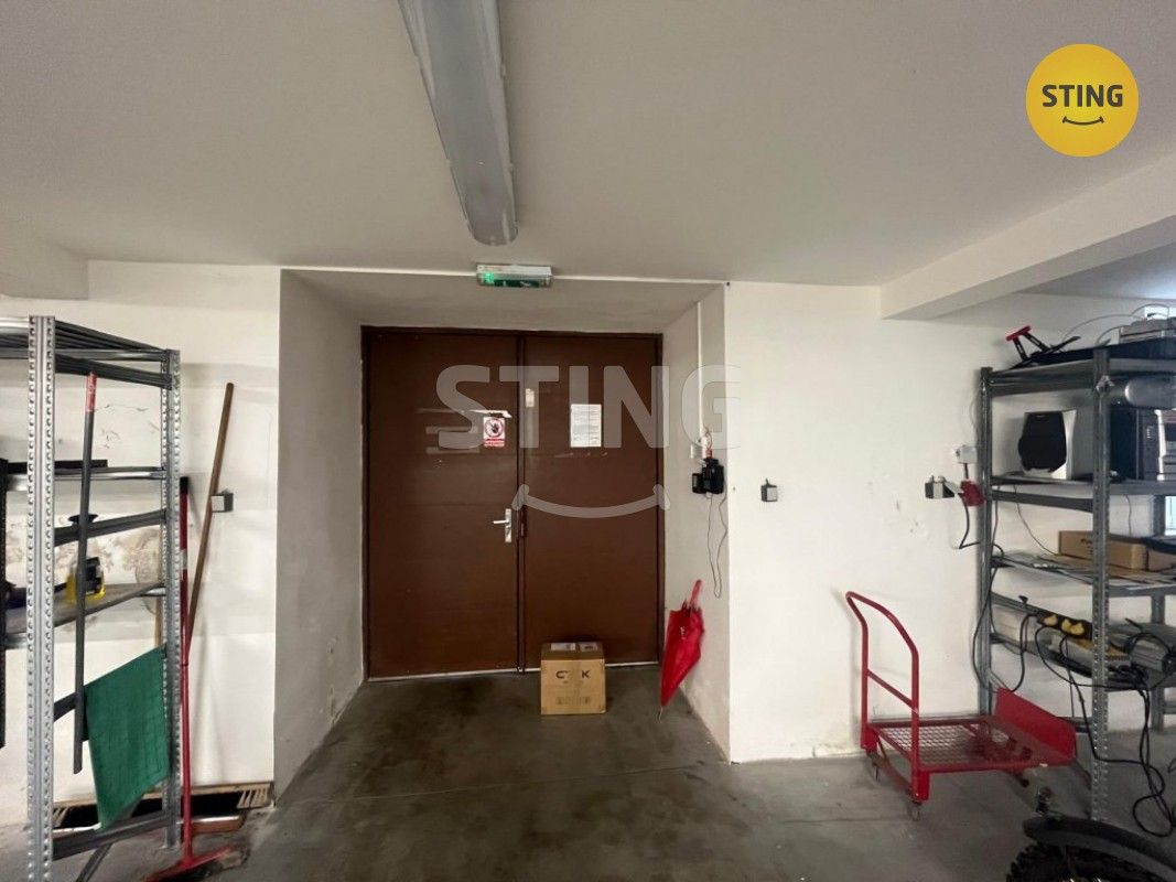 Pronájem komerčního prostoru 750 m² - foto 9