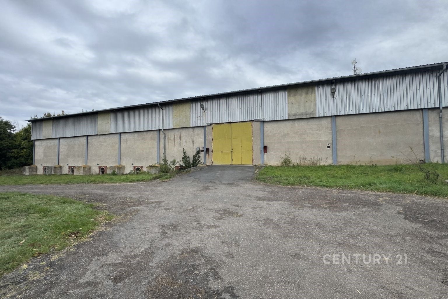 Prodej komerčního prostoru 1262 m² - foto 1