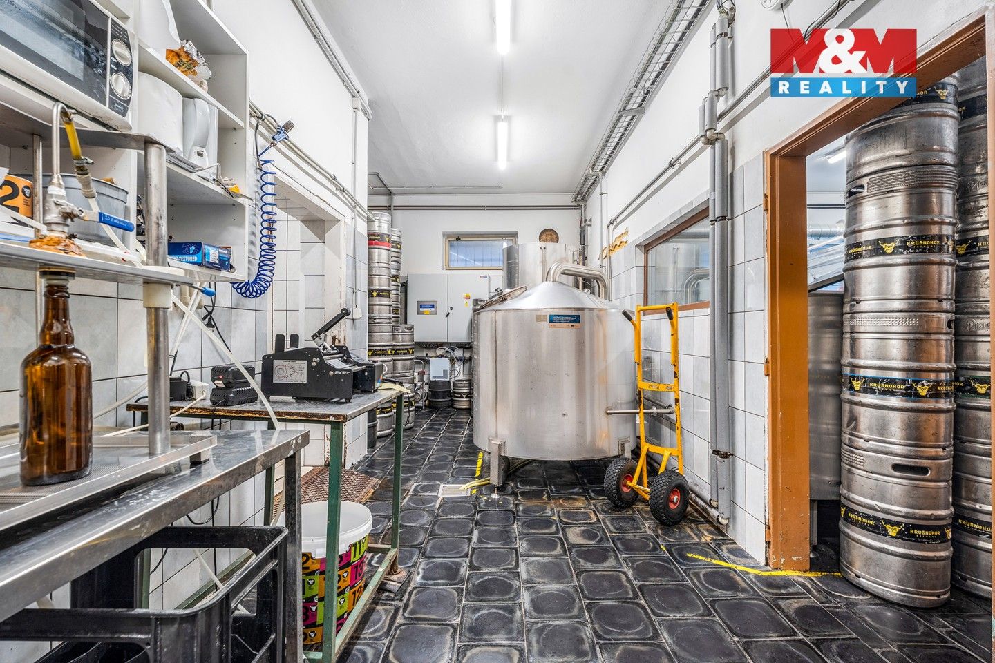 Prodej komerčního prostoru 560 m² - foto 22