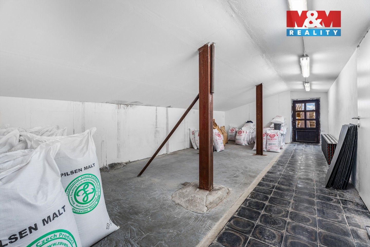 Prodej komerčního prostoru 560 m² - foto 28