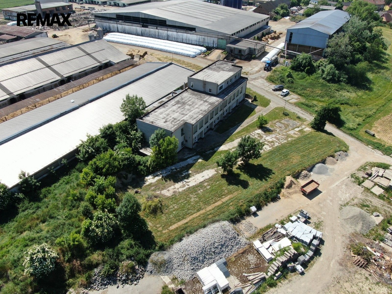 Prodej komerčního prostoru 2752 m² - foto 7