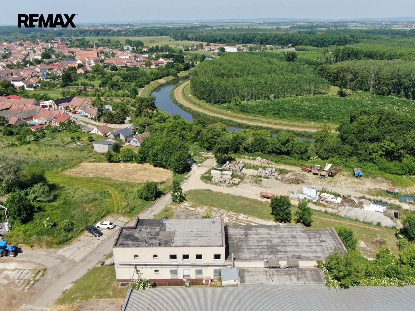 Prodej komerčního prostoru 2752 m² - foto 9