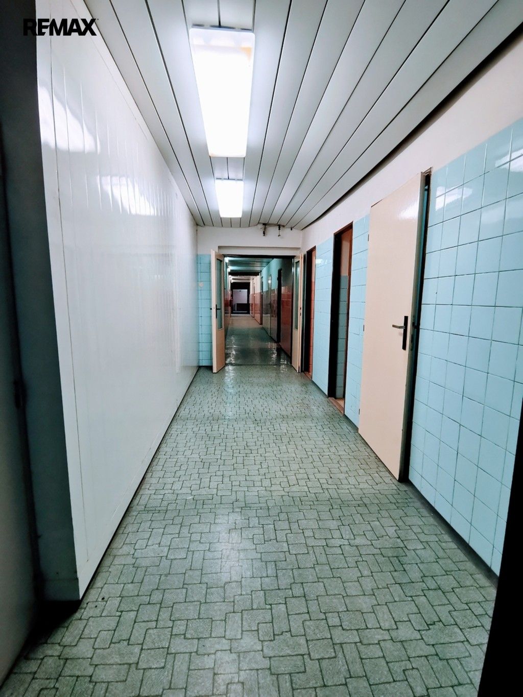 Prodej komerčního prostoru 2752 m² - foto 13