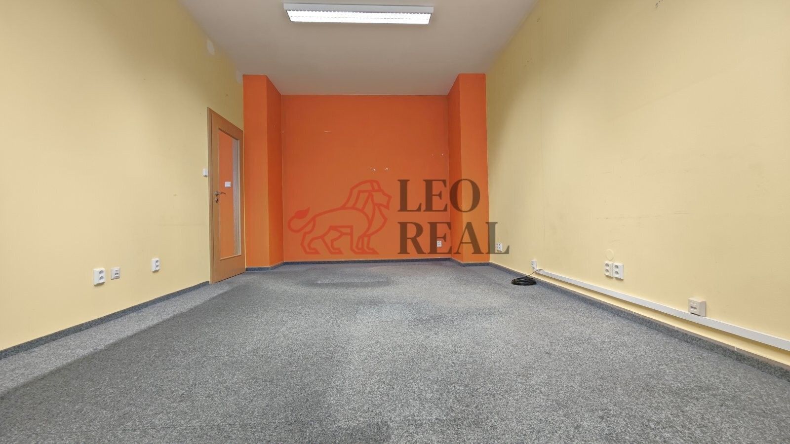 Pronájem komerčního prostoru 71 m² - foto 2