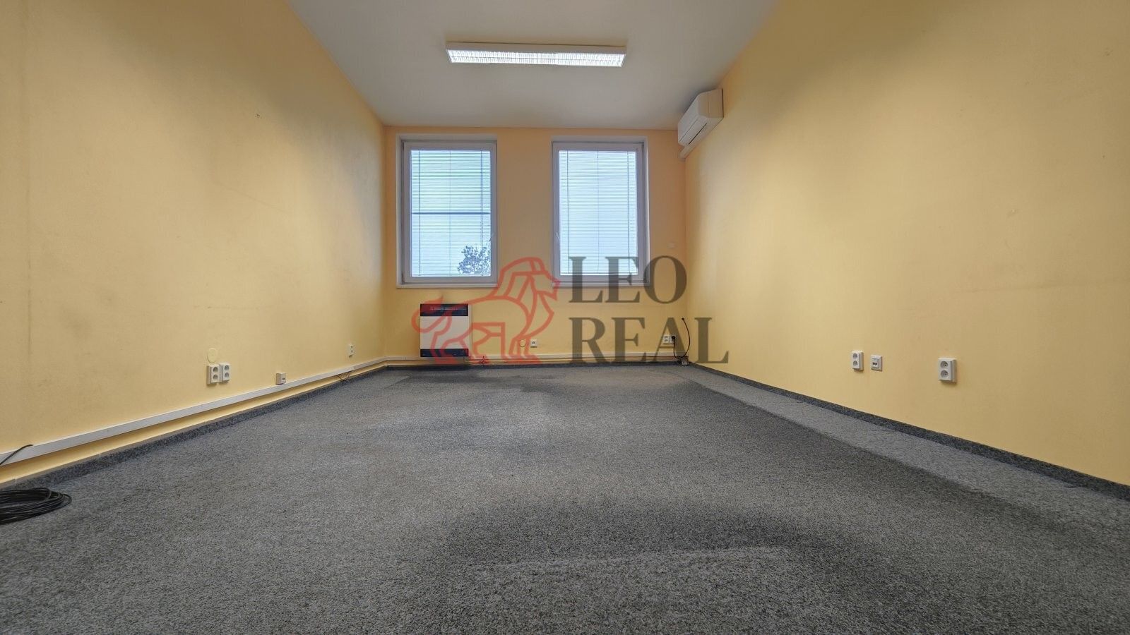 Pronájem komerčního prostoru 71 m² - foto 1