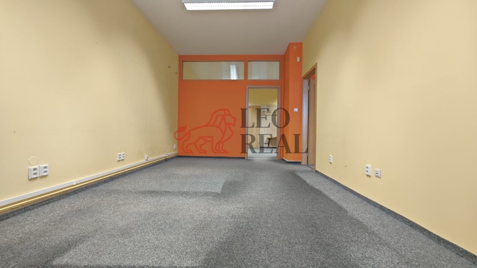 Pronájem komerčního prostoru 71 m² - foto 4