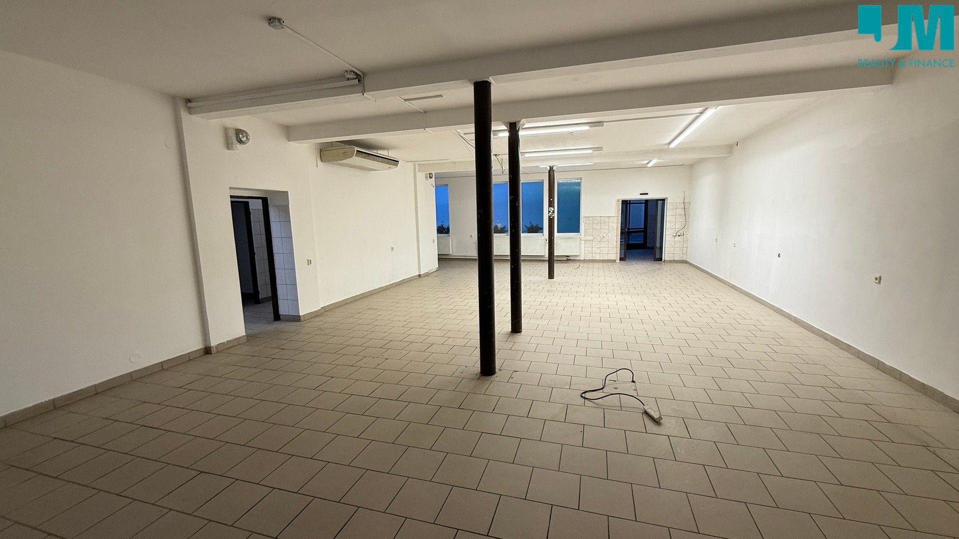 Pronájem komerčního prostoru 188 m² - foto 4