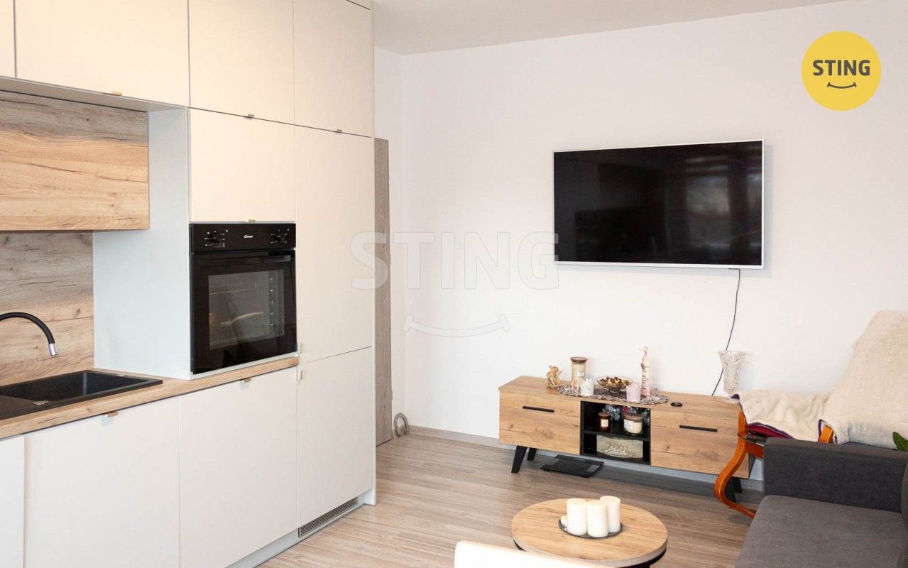 Pronájem bytu 3+kk 57 m² - foto 3