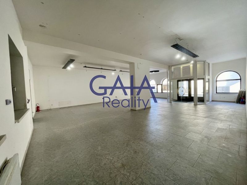 Pronájem komerčního prostoru 213 m² - foto 4