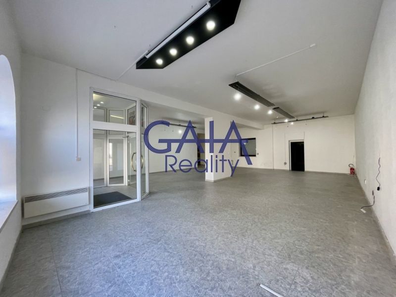 Pronájem komerčního prostoru 213 m² - foto 5