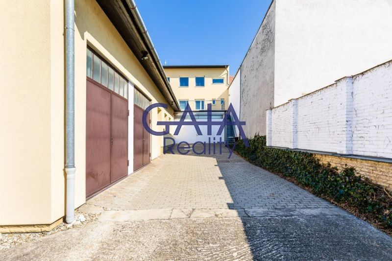 Pronájem komerčního prostoru 213 m² - foto 11