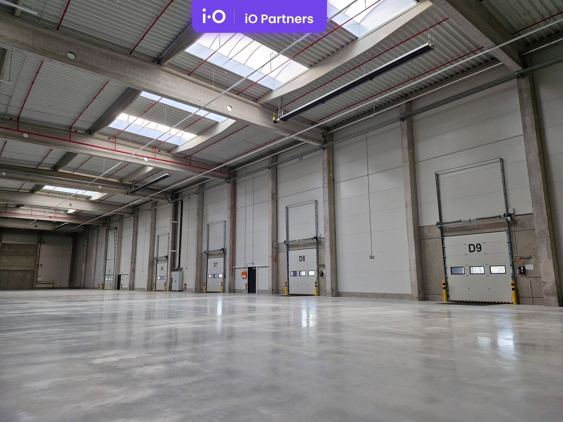 Pronájem komerčního prostoru 10000 m² - foto 1