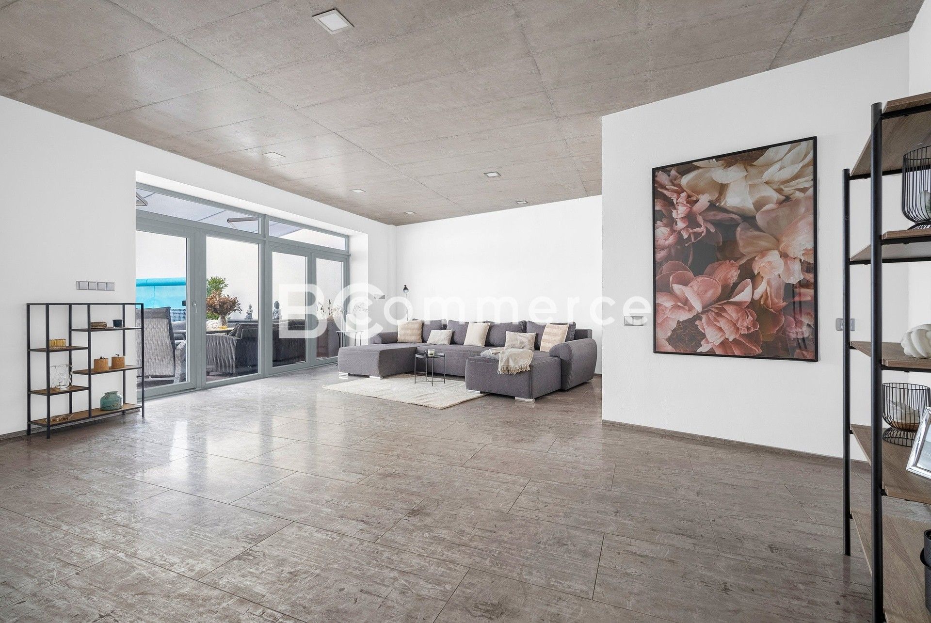 Prodej nemovitosti 240 m² - foto 1
