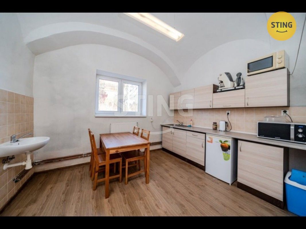 Pronájem komerčního prostoru 220 m² - foto 8