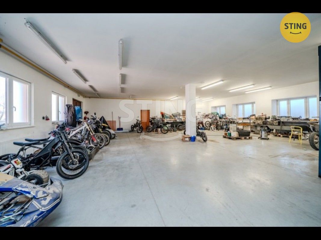 Pronájem komerčního prostoru 220 m² - foto 7