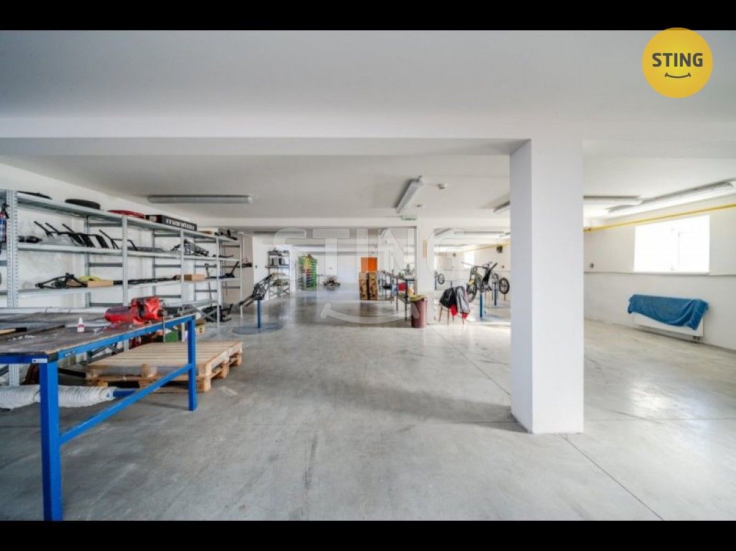 Pronájem komerčního prostoru 220 m² - foto 2