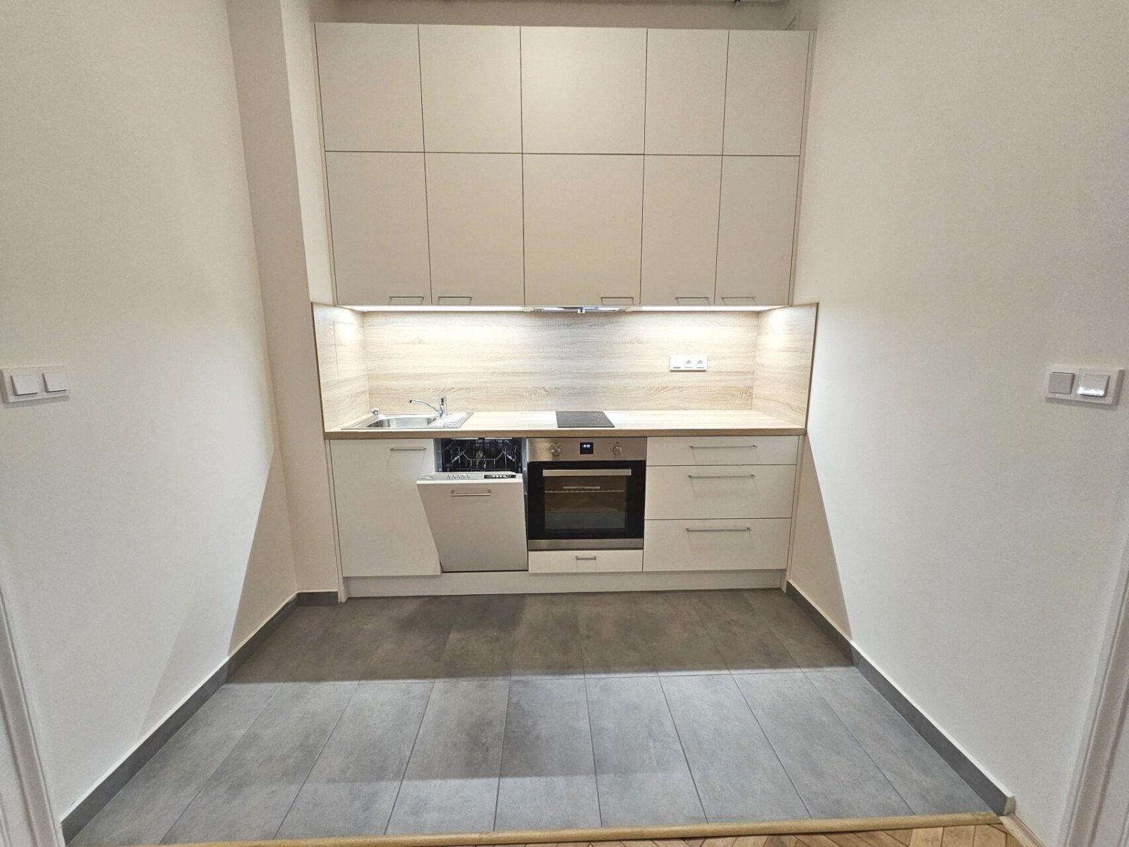 Pronájem bytu 3+1 86 m² - foto 9