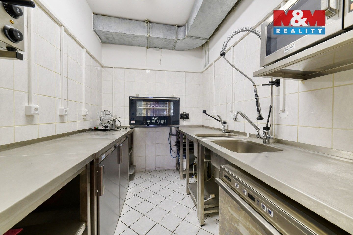 Prodej komerčního prostoru 147 m² - foto 8