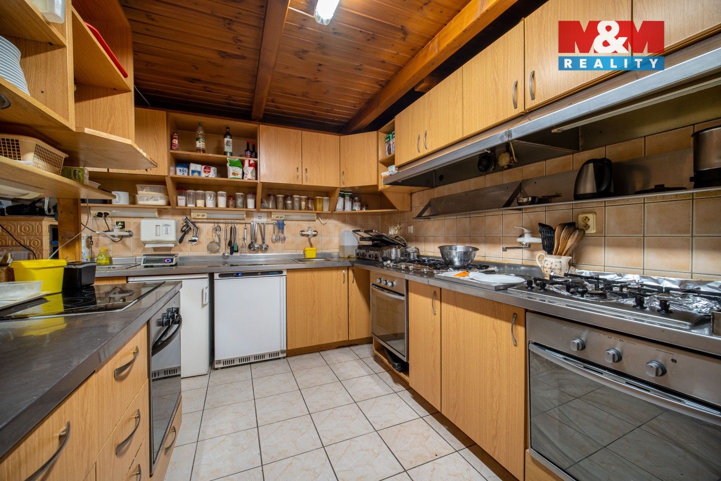 Prodej komerčního prostoru 1500 m² - foto 14
