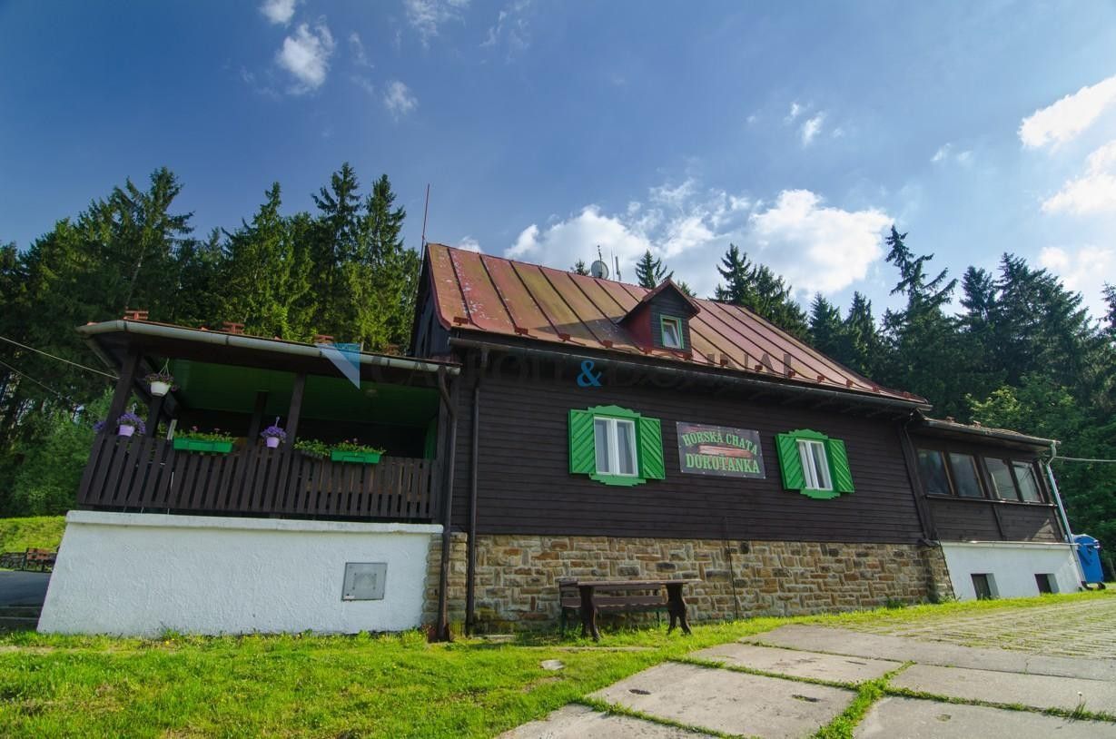Prodej komerčního prostoru 280 m² - foto 1