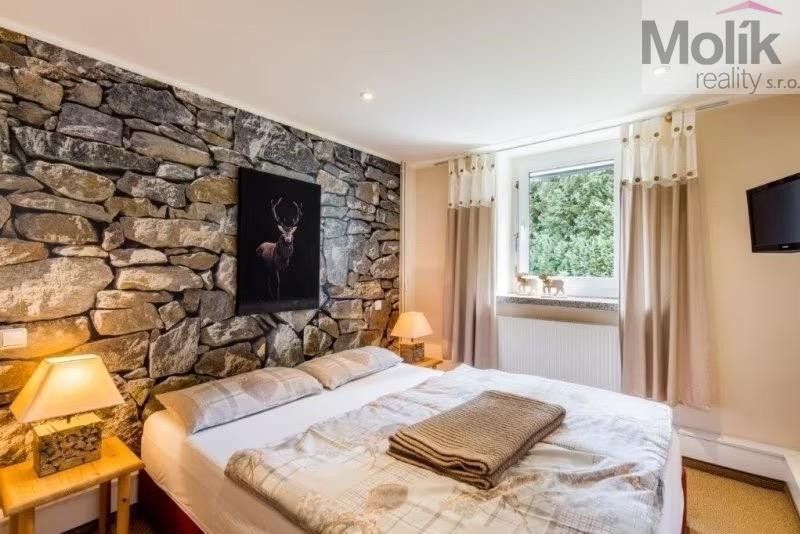 Prodej nemovitosti 320 m² - foto 2