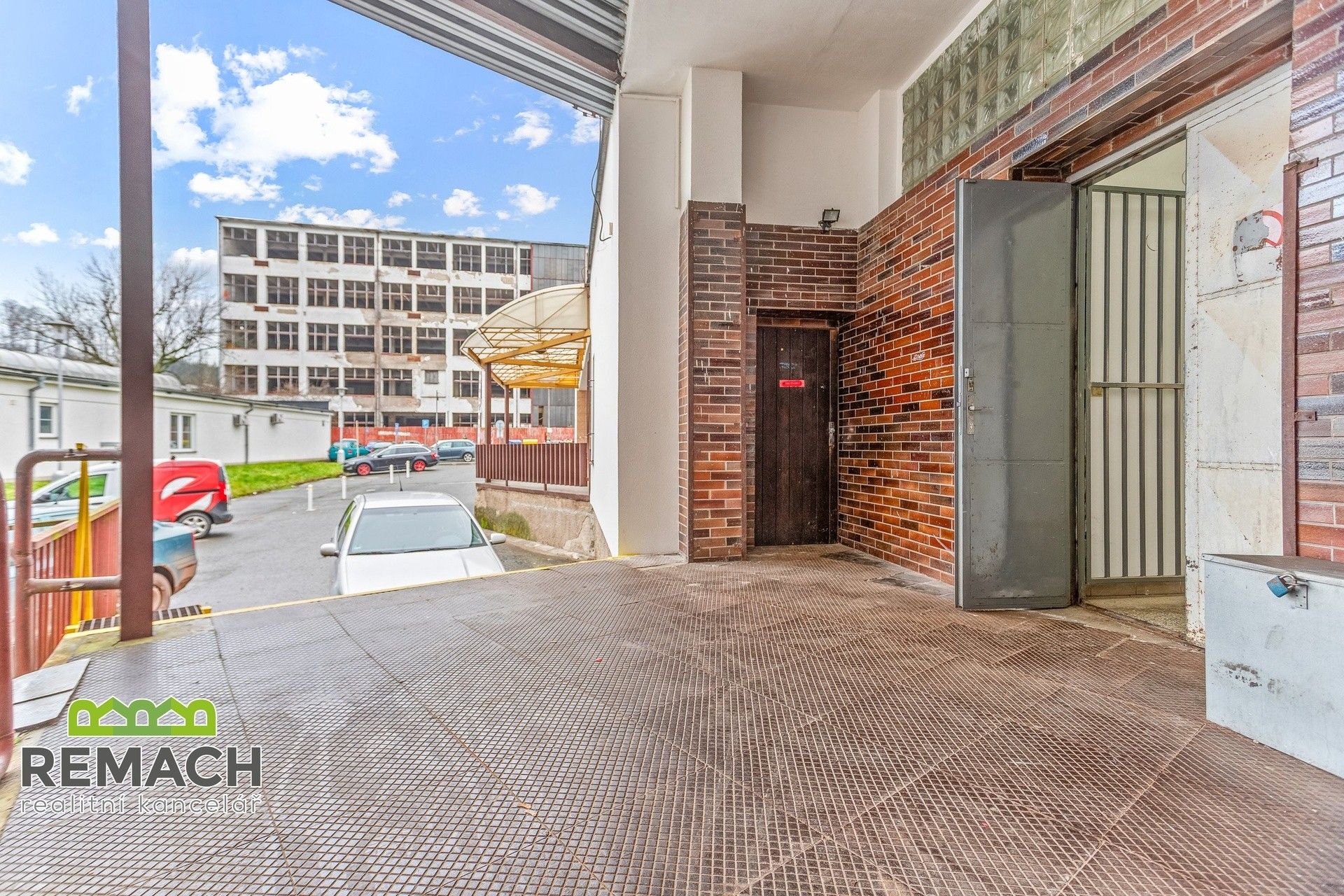 Pronájem komerčního prostoru 214 m² - foto 3