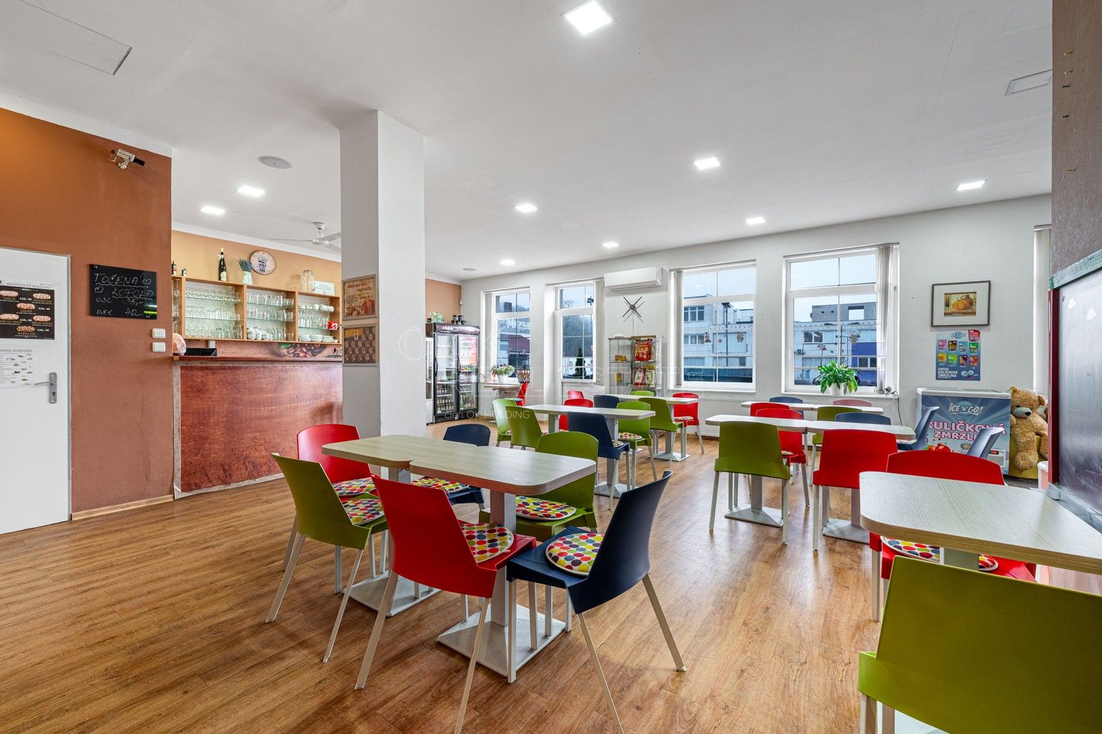 Prodej nemovitosti 1334 m² - foto 4