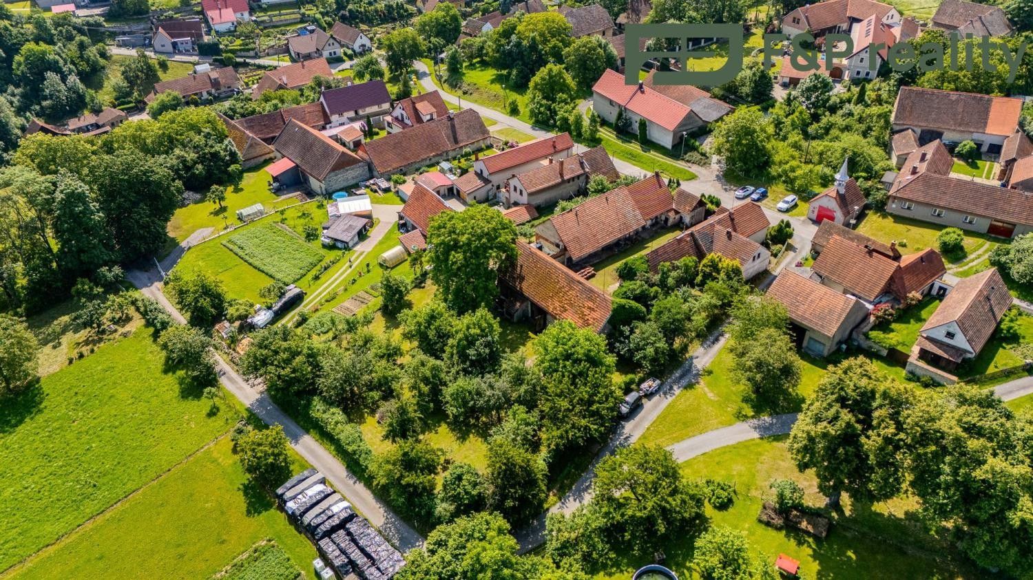 Prodej pozemku 974 m² - foto 1