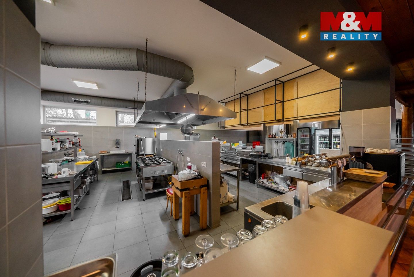 Pronájem komerčního prostoru 600 m² - foto 9