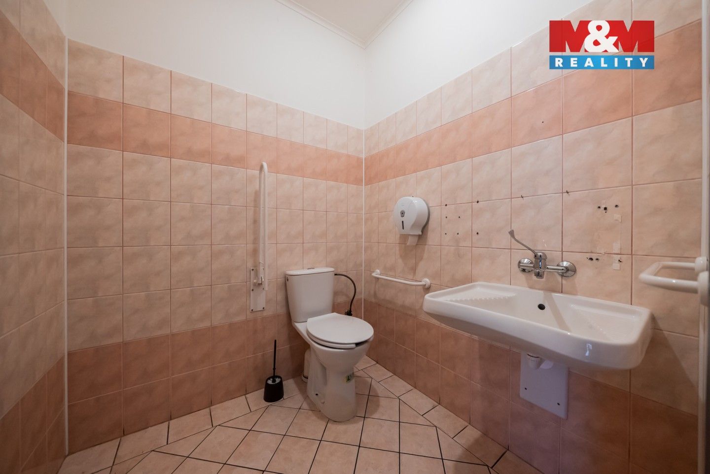 Pronájem komerčního prostoru 600 m² - foto 16