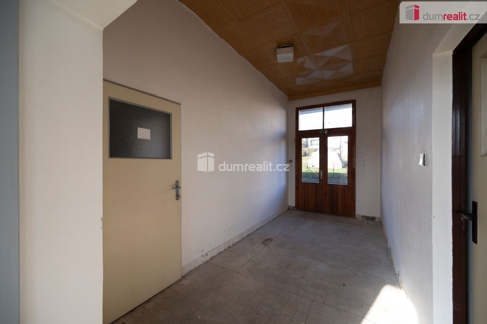 Pronájem komerčního prostoru 1650 m² - foto 2
