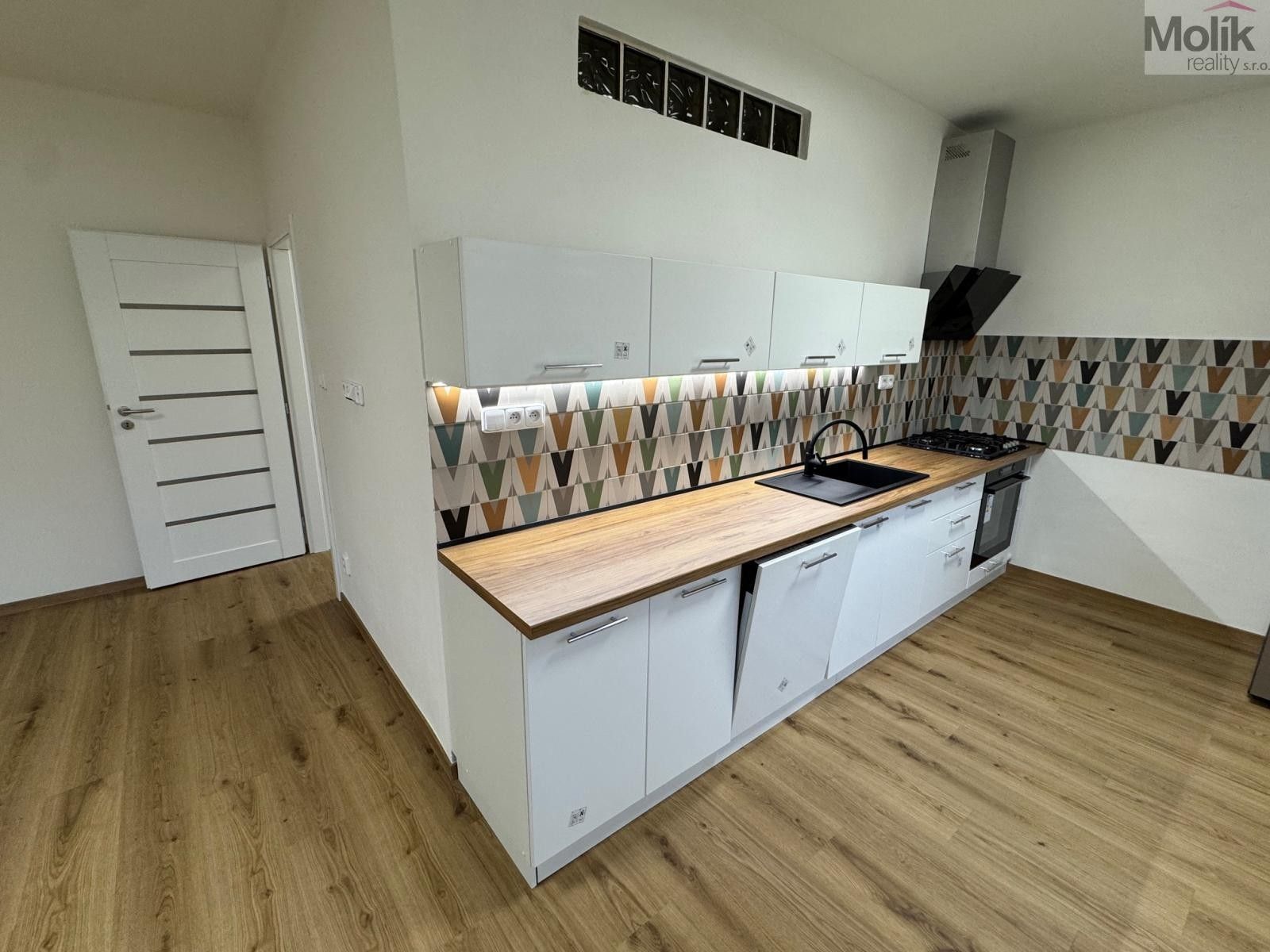 Pronájem bytu 2+1 53 m² - foto 1